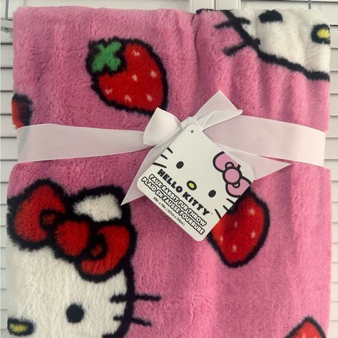 Brand Mew!! Hello Kitty And Strawberry Print Fur Blanket/Throw 50” X 70” In Pink Blanket Aesthetic, Hello Kitty And Strawberry, Cute Throw Blankets, Sanrio Bedding, Hello Kitty Products, Hello Kitty Pillow, Hello Kitty Room Decor, Hello Kitty Bedroom, Hello Kitty Blanket