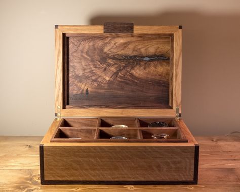 Watch Box Diy, Watch Box Design, Walnut Interior, Fine Woodworking Furniture, Wooden Box Designs, Wooden Watch Box, Mens Watch Box, Woodwork Projects, Quarter Sawn White Oak