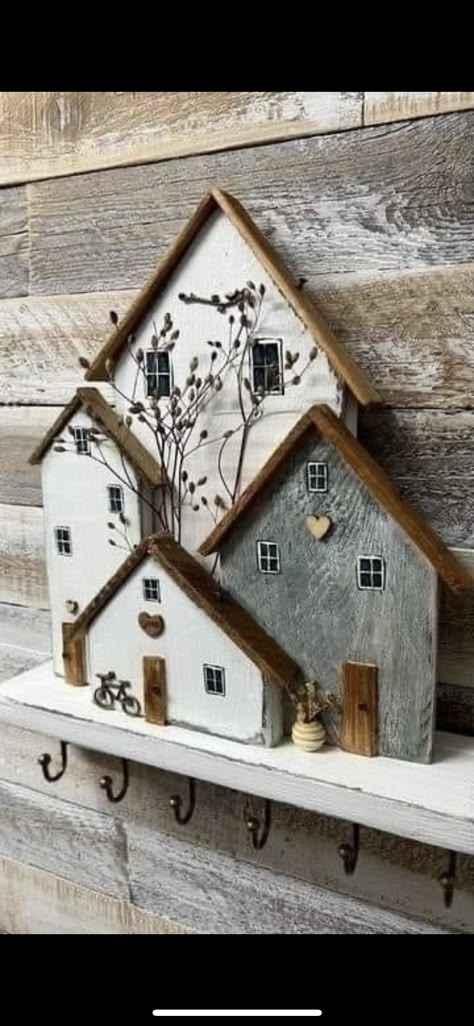 Julkransar Diy, Dekoratívne Vence, Scrap Wood Crafts, Small Wooden House, Barn Wood Crafts, Scrap Wood Projects, Driftwood Crafts, Diy Holz, Into The Woods