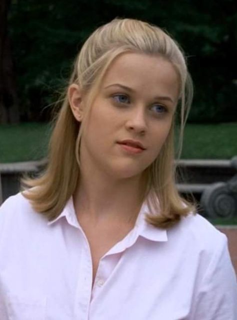 Reese Witherspoon Reese Witherspoon Young, Boyfriend Comic, Reese Witherspoon Hair, Reece Witherspoon, Reese Whiterspoon, 2000s Movies, Celebrity Moms, 90s Aesthetic, Reese Witherspoon