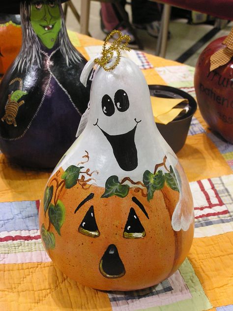 Ghost In Pumpkin, Painted Ghost, Fall Gourds, Creative Pumpkin Painting, Halloween Gourds, Fall Pumpkin Crafts, Homemade Halloween Decorations, Halloween Pumpkin Designs, Decorative Gourds