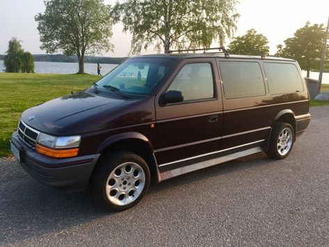 Chrysler Voyager 3.3 SE 1991 Chrysler Van, Mini Vans, Garage Car, Chrysler Voyager, American Classic Cars, Bike Photo, Minivan, Grand Caravan, American Classic