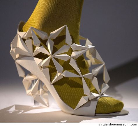 Origami Shoes, Fantasy Shoes, Paper Shoes, Creative Shoes, Paper Fashion, Ugly Shoes, Funky Shoes, Leather Product, Shoe Design