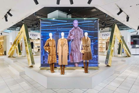 FENDI unveils #FirstFendi pop-up concept – WindowsWear Fendi Display, Shop Entrance, Shopping Mall Interior, Popup Store, Shinjuku Tokyo, Shop House Ideas, Interior Display, Shop Window Design, Shop Front Design