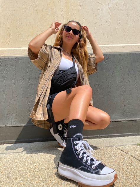 Big Converse Outfit, Bulky Shoes Outfit, Platform Hike Converse Outfit, Styling Converse Run Star Hike, Converse Lugged High Top Outfit, Sporty Converse Sneakers For Hiking, Converse Lugged Sneaker Outfit, Bulky Shoes, Bday Stuff