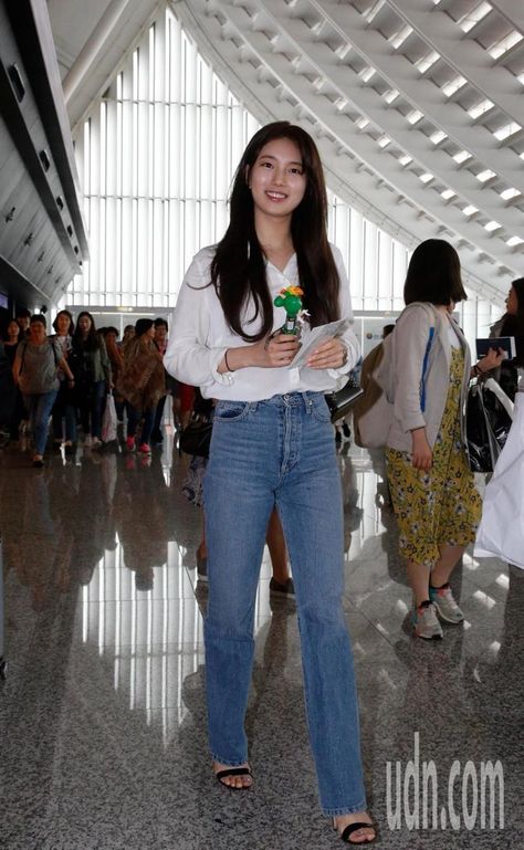 Bae Suzy Outfits, Suzy Outfits, Taiwan Airport, Suzy Bae Fashion, Actor Fashion, Airport Fashion Kpop, Korean Airport Fashion, Outfit Reference, Suzy Bae