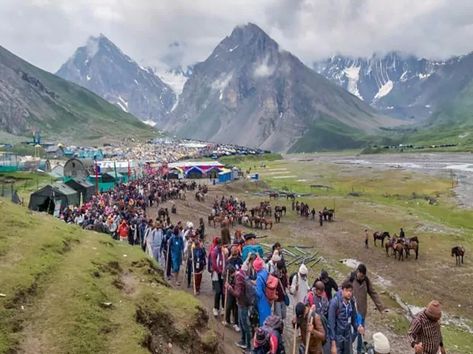 Pilgrims during the Amarnath Yatra Amarnath Yatra, International Airlines, Srinagar, Jammu And Kashmir, Airline Tickets, Sea Level, July 1, Travel Packing, Pilgrimage