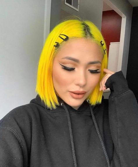 The Most Beautiful Neon Hair Colors to Try Summer | Fashionisers© Yellow Hair Dye, Sleek Back Hair, Neon Hair Color, Pretty Short Hair, Lemon Hair, Long Pink Hair, Yellow Hair Color, Hair Yellow, Neon Hair