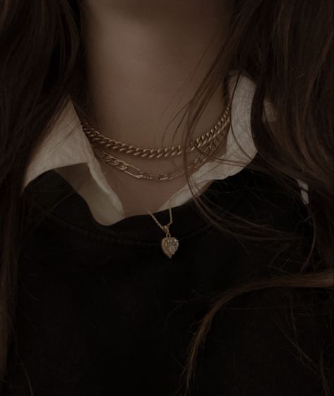 Close up details of my ‘fit, layered gold necklaces, and a classic white collared shirt Necklace With Collared Shirt, Necklace To Wear With Turtleneck, Layered Gold Necklaces, My Style Aesthetic, White Collared Shirt, Regina George, Layered Chains, Layering Outfits, Gold Necklace Layered