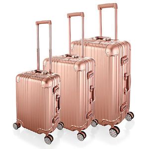 Rose gold luggage set. Rose Gold Suitcase, Rose Gold Luggage, Rimowa Luggage, Cute Suitcases, Louis Vuitton Trunk, Cute Luggage, Hard Shell Luggage, Suitcase Organization, Designer Luggage