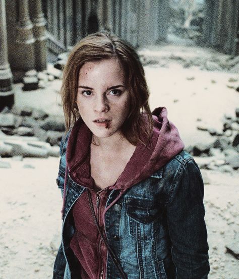 Hermione Granger Emma Watson Harry Potter, Deathly Hallows Part 2, Harry Potter Deathly Hallows, Bellatrix Lestrange, Ron And Hermione, Potter Facts, Prisoner Of Azkaban, Harry Potter Hermione, Harry Potter Facts