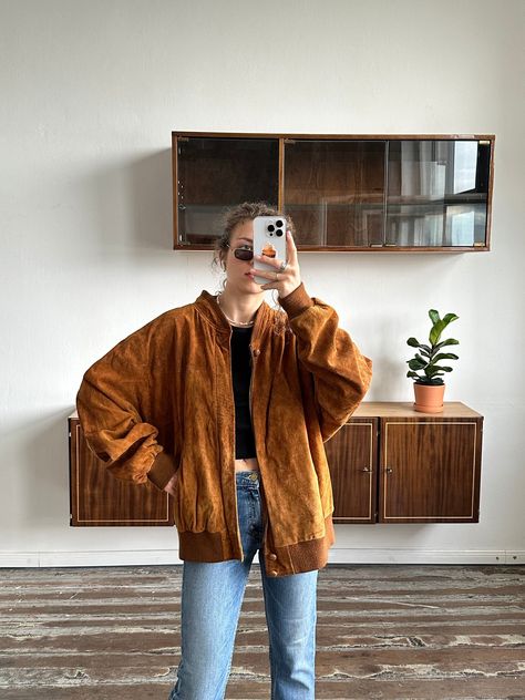 Light Brown Jacket Outfit, Brown Jacket Outfit, Distressed Leather Jacket, Vintage Suede, Brown Jacket, Vintage Jeans, Leather Coat, Distressed Jeans, Jacket Outfits