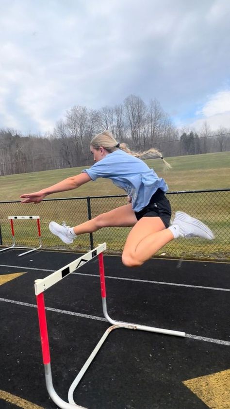 Hurdling Aesthetic, Track And Field Aesthetic Hurdles, Outdoor Track Aesthetic, Hurdles Aesthetic, Mathletes Vs Athletes, Track Hurdles, Track Szn, Track Fits, Track Aesthetic