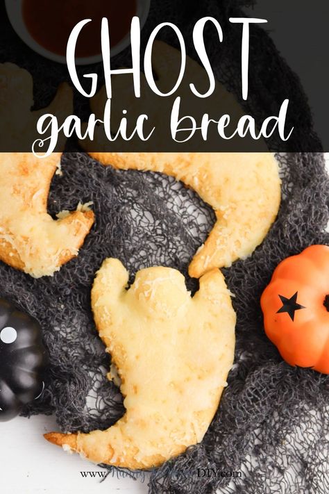 This simple recipe for stuffed mummy bread is perfect for your list of Halloween appetizer ideas, especially if you're searching for Halloween appetizers for party! If you need Halloween appetizers easy, you love these mummy breadsticks Halloween because they're a cute Halloween fingerfood. These Halloween crescent rolls are the perfect Halloween party food and work well as a Halloween dinner party food or Halloween supper ideas (Halloween supper recipes). Halloween Supper Ideas, Halloween Appetizers For Party, Halloween Appetizer Ideas, Halloween Supper, Halloween Dinner Party Food, Using Crescent Rolls, Dinner Party Food, Halloween Fingerfood, Quick Appetizer Recipes