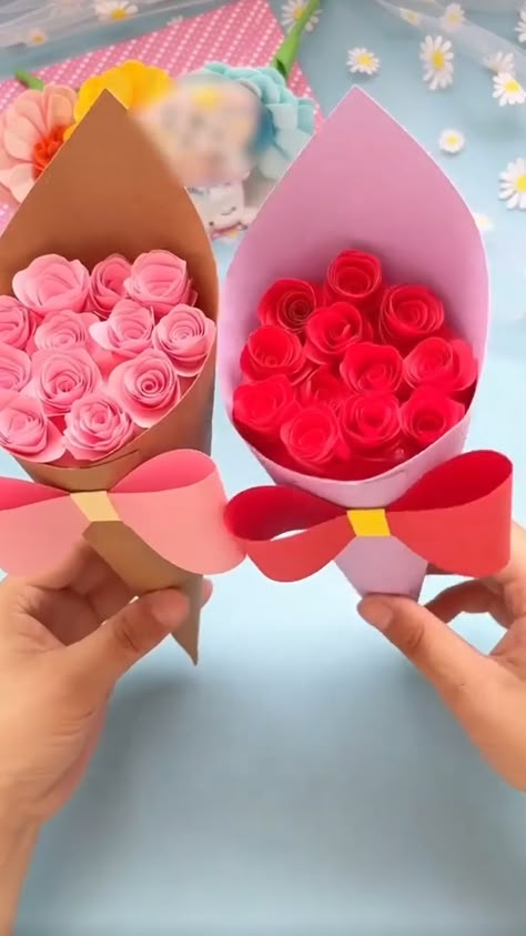 Easy Handmade Flowers Roses Paper Origami Crafty Tutorials Idea #HomemadeGifts #DIYProject #CraftMaking #DIYArt #HandmadeTutorial #CraftyInspiration #HomemadeDecor #CraftHowTo Craft For Anniversary, Rose Day Card Ideas, Paper Roses Diy Aesthetic, Paper Diy Valentines Day, Rose Day Handmade Gift, Diy Flower For Valentines, Paper Craft Rose Flower, Easy Paper Valentine Crafts For Kids, Paper Craft For Valentines Day