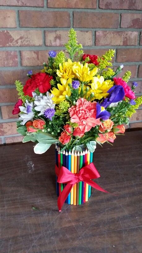 Flower Arrangements For Teachers, Back To School Flowers For Teachers, Teacher Flower Bouquet, Teacher Flower Arrangements, Back To School Flower Arrangements, Teacher Flower Gifts, Teacher Appreciation Flowers Ideas, Flowers For Teachers, Teacher Bouquet