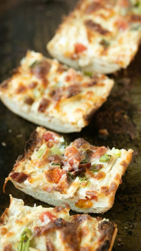 Bacon Chicken Alfredo French Bread Pizza White Pizza Dip, Bacon Alfredo, Chicken Bacon Alfredo, Chicken Alfredo Pizza, Bacon Seasoning, Alfredo Pizza, French Bread Pizza, Bacon Chicken, Pre Cooked Chicken