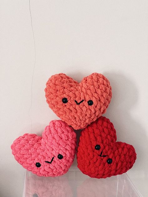 Cute Valentines Day Crochet, Crochet Valentines Day Gifts, Valentines Gift Crochet, Valentine’s Day Crochet Patterns, Crochet Stuffed Heart, Crochet Heart Plush, Valentines Amigurumi, Crochet Valentines Day, Super Chunky Crochet