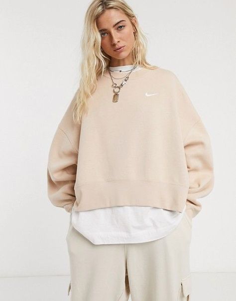 cd0dce8fca267bf1fb86cf43e18d5598desc52903793ri Beige Sweatshirt Outfit, Beige Hoodie Outfit, Moda Dope, Big Sweatshirt, Oversized Outfits, Beige Hoodie, Winter Mode Outfits, Oversize Outfit, Beige Sweatshirt