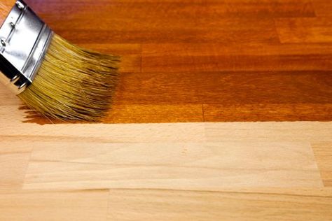 Cómo hacer Barniz Casero Stain Over Paint, Wood Floor Repair, Refinishing Hardwood Floors, Refinishing Floors, Brown Furniture, Wood Countertops, Timber Flooring, Floor Finishes, Custom Woodworking