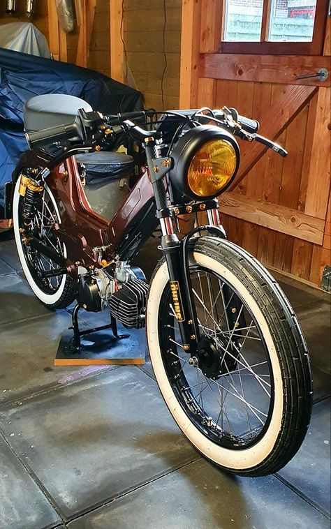 Tomos Moped, Puch Moped, Vintage Moped, Bike Technology, Custom Moped, Custom Metal Fabrication, Combi Volkswagen, Motorized Bicycle, Cafe Racer Bikes