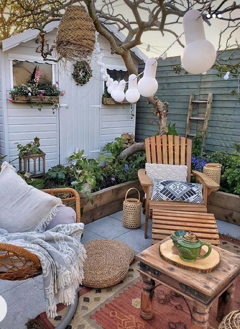 Patio Bohemio, Green Greenhouse, Small Courtyard Gardens, Small Courtyards, Apartment Patio Decor, Patio Decorating Ideas On A Budget, Ideas Patio, Patio Decorating Ideas, Outdoor Decor Backyard