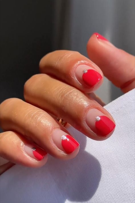 Negative Space Gel Nails, Two Tone Nail Art, Red Spring Nails Short, Nails Red Summer, Red Nails Manicure, Short Red Nails, Nail Care Diy, Minimal Nails Art, Red Nail Art