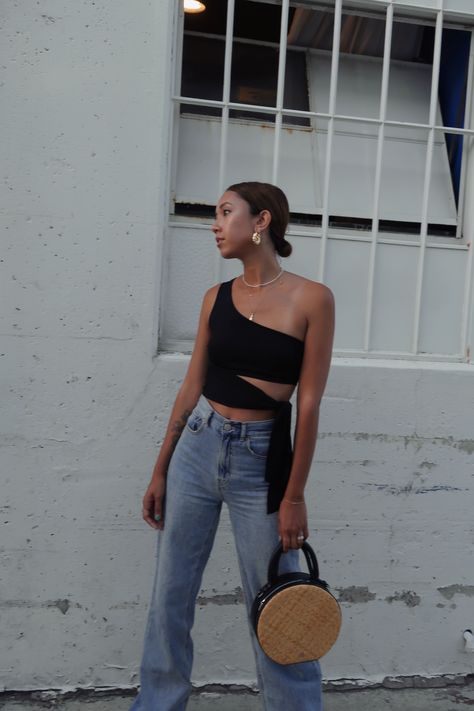 One Shoulder Top Outfit Night, One Shoulder Top Outfit, Shoulder Tops Outfit, Fancy Fits, 90s Baggy, Types Of Jeans, Bdg Jeans, Baggy Denim, One Shoulder Top