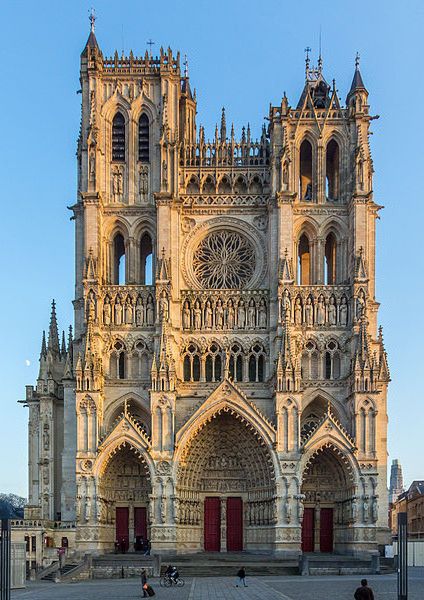 How to read French gothic cathedrals: secrets set in stone - www.MyFrenchLife.org French Gothic Architecture, French Cathedrals, Reims Cathedral, Architecture Cool, Cathédrale Notre-dame, Gothic Cathedrals, Cathedral Architecture, Gothic Cathedral, Gothic Church