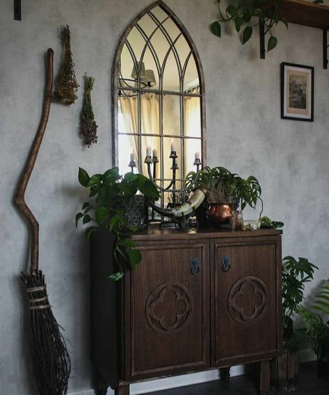 Interior Design Mirror, Goth Interior Design, Goth Interior, Halloween Home Decor Ideas, Design Mirror, Witchy Home Decor, Dark Home Decor, Goth Home, Casa Vintage