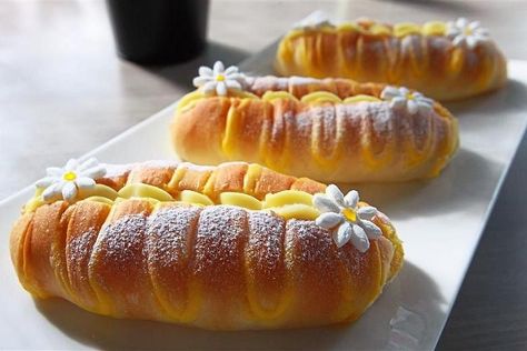 Japanese Sweet Bread, Taiwan Bread, Asian Bread, Soft Bread Recipe, Mango Bread, Bun Recipes, Breads Recipes, Roti Bread, Japanese Bakery