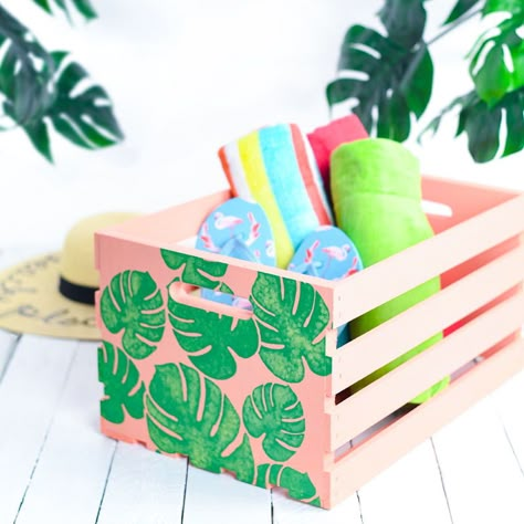 Painted Crates, Wood Crate Painting Ideas, Painted Crates Ideas, Painted Crate, Crate Painting Ideas, Wood Box Painting Ideas Aesthetic, Crate Painting, Summer Box Painting, Bathing Suit Crate Painting