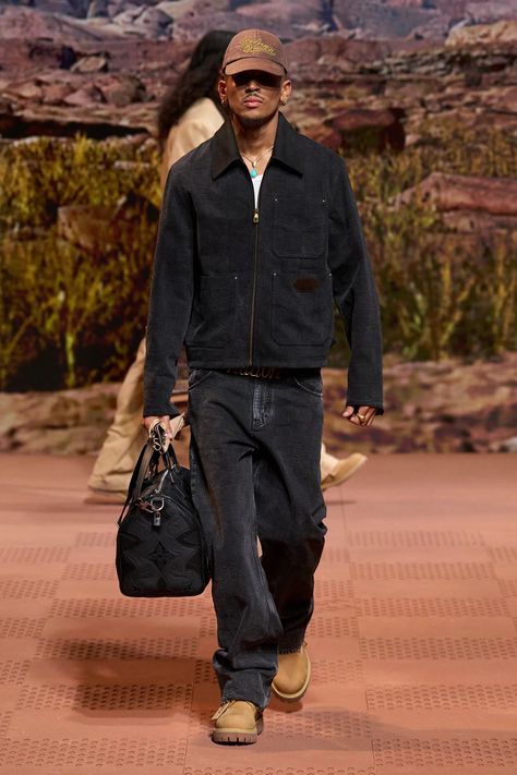 Louis Vuitton Fall 2024 Menswear Fashion Show | Vogue Timbaland Boots, Louis Vuitton Outfits, Midnight Drive, Couples Clothes, Couture Menswear, 2024 Menswear, Paris Fashion Week Runway, Mens Runway, American Workwear