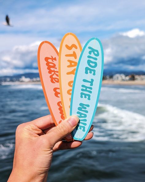 This bookmark makes the perfect reading companion. Featuring playful lettering shaped in a surfboard. BOOKMARK DETAILS:-1.7" x 6"-Double-sided design -Printed with premium high gloss UV finish Finger Surfboard Ideas, Finger Surfboard, Diffuser Packaging, Beachy Prints, Playful Lettering, Surfer Vibes, Surf Stickers, Beachy Room, Beach Cars