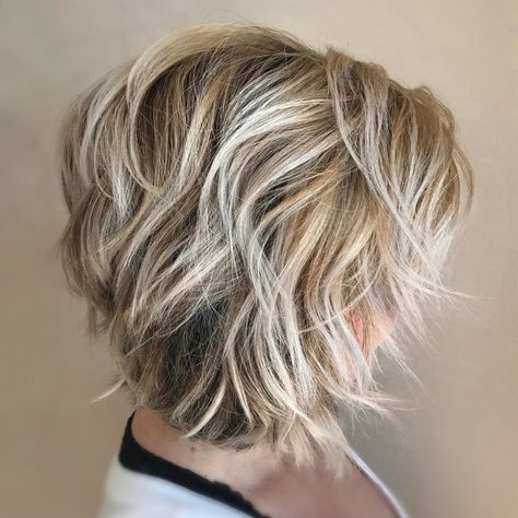 Choppy Blonde Balayage Bob Cream Blonde Hair, Blonde Balayage Bob, Kort Bob, Line Bob Haircut, Balayage Bob, Layered Bob Short, Hot Hair Colors, Cute Short Haircuts, Short Layered Haircuts