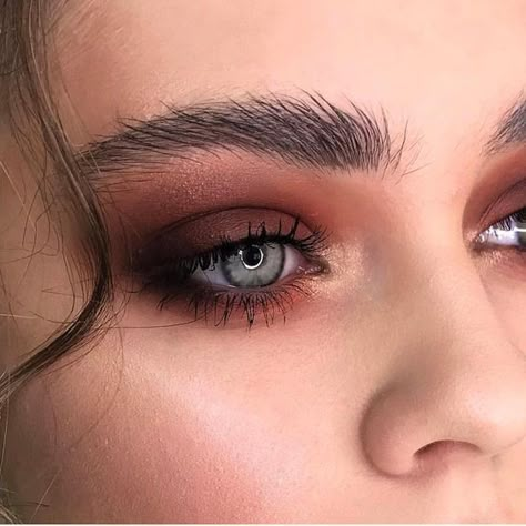 7 Wild Brow Trends You'll Absolutely Want to Try - Her Style Code Make Up Designs, Maquillage On Fleek, Tori Vega, Make Up Inspiration, Beauty Make-up, Kesha, Cat Valentine, Makeup Goals, Makeup Designs