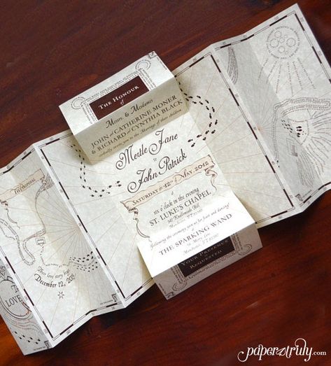 Wedding inspiration: 19 beautiful DIY projects for your Harry Potter themed wedding | Closer Marauders Map Invitation, Harry Potter Wedding Invitations, Harry Potter Ideas, Map Invitation, Harry Potter Christmas Tree, Ideas For Weddings, Harry Potter Quizzes, Harry Potter Wedding Theme, Theme Harry Potter