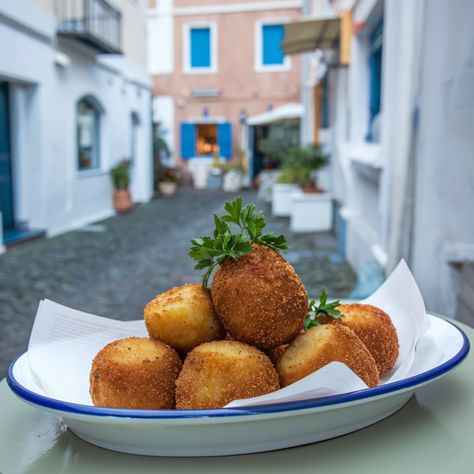 Italian Fries, Italian Potatoes, Italian Street Food, Potato Croquettes, Italian Comfort Food, Italian Street, Italian Vegetables, Italian Pasta Recipes, Italian Appetizers