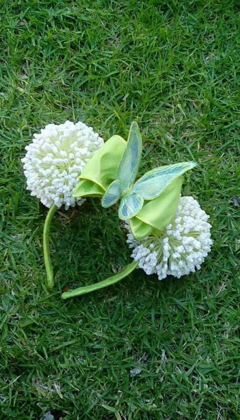 Tinker Bell inspired Minnie  Mouse ears. Homemade Disney Ears, Unique Disney Ears, Creative Mickey Ears, Disney Ear Ideas, Disney Ears Ideas, Mickey Ears Ideas, How To Make Mickey Ears, Custom Disney Ears, Tinker Bell Ears