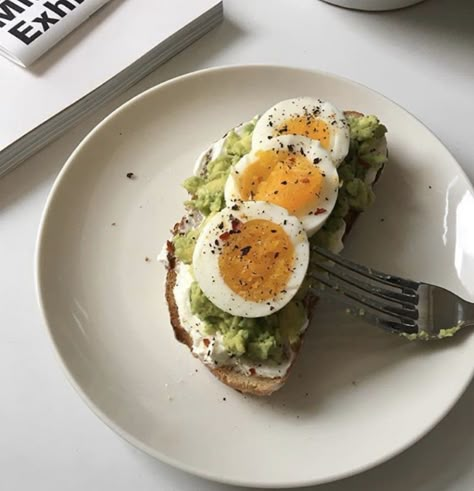 121 519 H Aesthetic Bread, Breakfast Image, Plats Healthy, God Mat, Think Food, Food Goals, Food Is Fuel, Cafe Food, Pretty Food