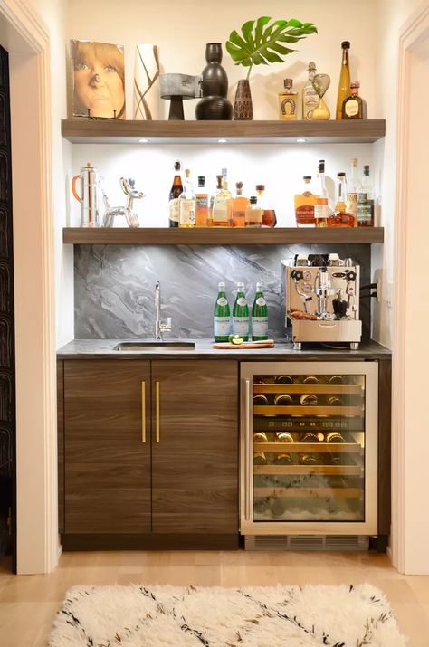 Home Coffee Bar Station, Coffee Cocktail Bar, Coffee Bar In Kitchen, Bar Coffee Station, Bar In Kitchen, Countertop Bar, Bars In Kitchen, Nook Diy, Wet Bar Ideas