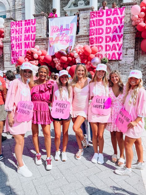 Pink Bid Day Theme, Phi Mu Bid Day, Barbie Bid Day, Pink Bid Day, Bid Day Ideas, Preppy Sorority, Sorority Work Week, Sorority Themes, Sorority Banner