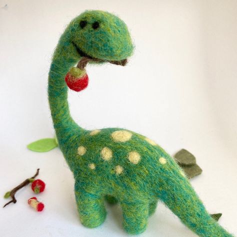 Felted Dinosaur, Needle Felted Dinosaur, Felting Inspiration, Felting Diy, Felt Dragon, Needle Felting Diy, Making Clothing, Boy Fishing, Needle Felting Projects