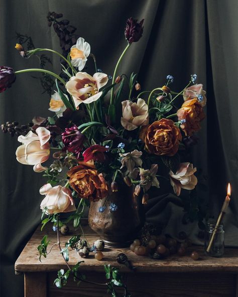 333 Likes, 8 Comments - Anna Potter (@swallowsanddamsons) on Instagram: “That time @indiahobson came round for a cuppa and we got distracted and I forgot to make her one.” European Chic, Moody Decor, Silver Vase, Dark Flowers, Language Of Flowers, Floral Photography, Up Book, Beautiful Flower Arrangements, Dark Floral