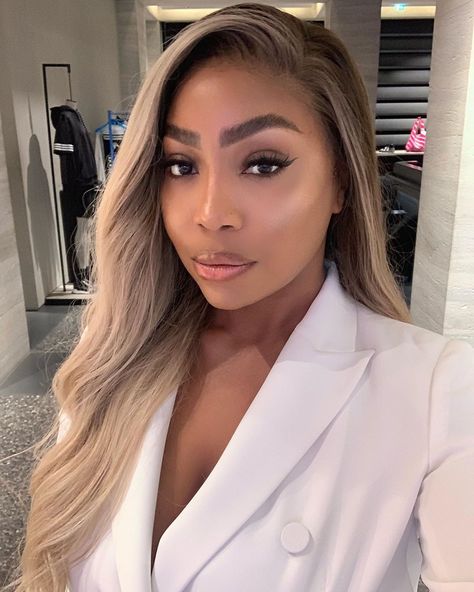 Kika Good Hair on Instagram: “Did you know that @goodhairltd has the thinnest lace in the game 🔥  #goodhairtotheworld” Kika Good Hair, Blonde Weave Hairstyles, Brown Skin Blonde Hair, Hair Color For Brown Skin, Extreme Beauty, Underlights Hair, Long Weave, Blonde Ambition, Geek Tshirt