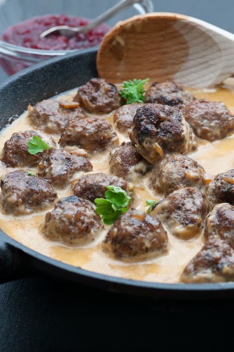 Leftover Gravy, Swedish Meatballs, Ultimate Comfort Food, Meatball Recipes, Classic Food, Real Food, Skillet, Gravy, Meatballs