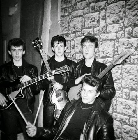 vintage everyday: Rare Photos of The Quarrymen from the Late 1950s Pete Best, Beatles Rare, Fashion Fotografie, The Quarrymen, Beatles Love, Beatles Photos, Beatles Pictures, Early Photos, Teddy Boys