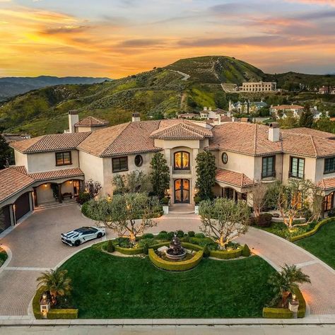 Millionaire Mansionss on Instagram: “Thoughts on this $15,949,000 Mansion in Calabasas California? 🏰 — Like This Design? 💎 — 🔹Follow @millionaire.mansionss 🔹Follow…” Tuscan Mansion, Millionaire Mansion, French Mansion, Calabasas Homes, Calabasas California, Mediterranean Mansion, Mansion Exterior, Luxury Houses Mansions, Classic House Exterior