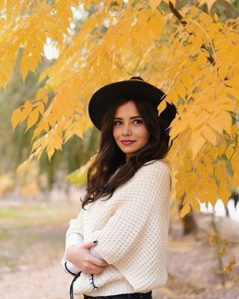 Autumn Photography Portrait, Love Is Unconditional, Family Photo Studio, London Photoshoot, Outdoor Portrait Photography, Fall Portraits, A Mother's Love, 사진 촬영 포즈, Mother's Love