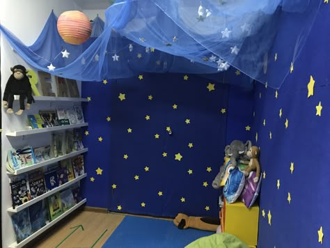 Reading Corner Space Theme, Space Themed Reading Nook, Outer Space Reading Corner, Space Decorations Galaxy Classroom, Space Themed Reading Corner, Galaxy Classroom Decor, Sky Classroom Theme, Galaxy Classroom Theme, Space Classroom Decorations